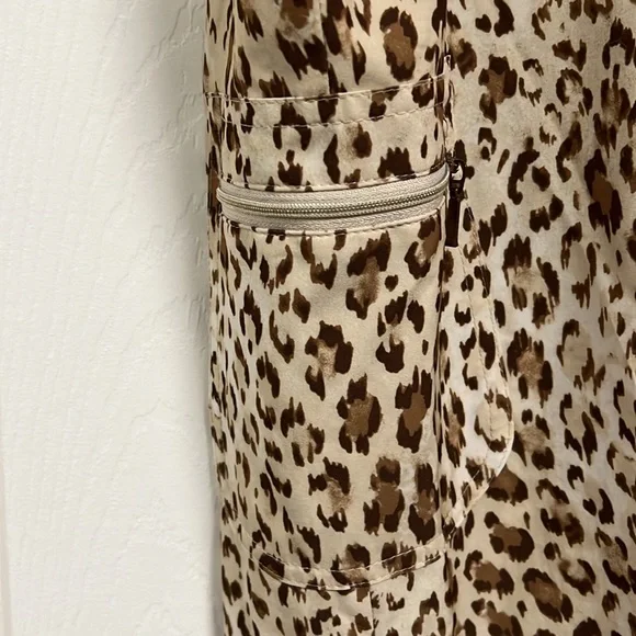 Chico's Zenergy Golf Lightweight Stretch Cropped Cargo Pants - Size 14 / 2.5 - Picture 3 of 7